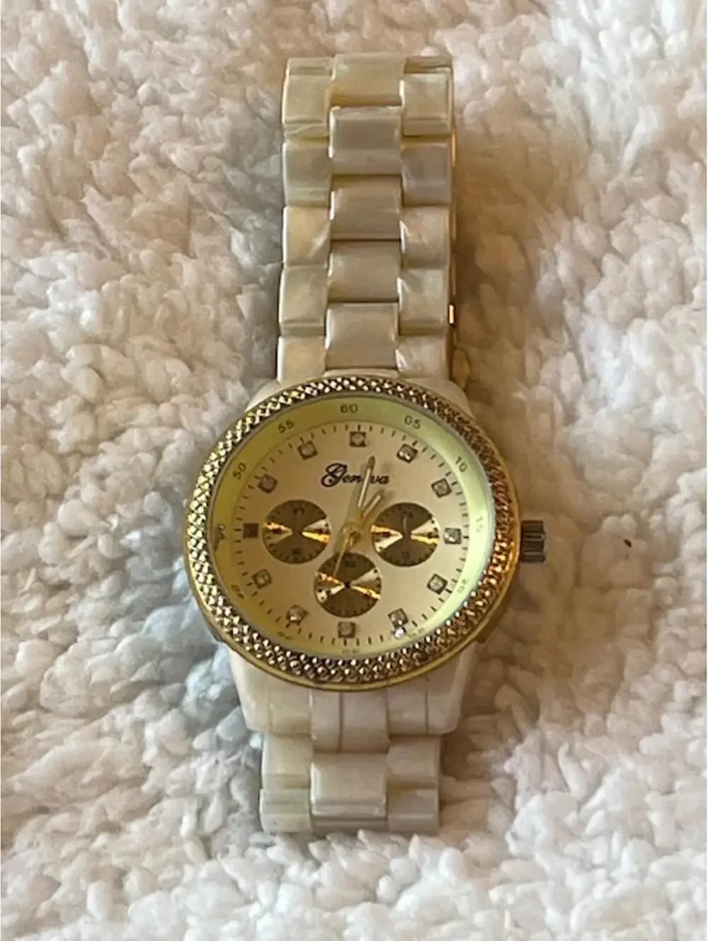 Geneva Women's White and Gold Tone Bracelet Watch (Not Working)